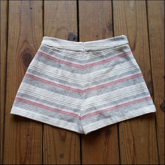 BCBG 2 High Waist Cream Stripe Woven Shorts - Picture 4 of 5